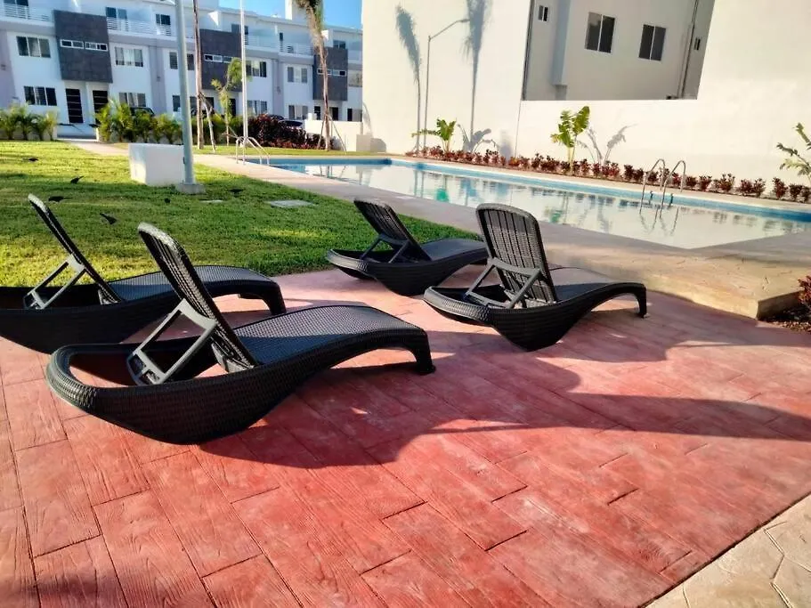 Maderos Residencial Cancun contacts